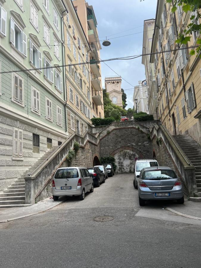 Alla Scalinata Del Teatro Rossetti Confort Suites Parcheggio Trieszt Kültér fotó