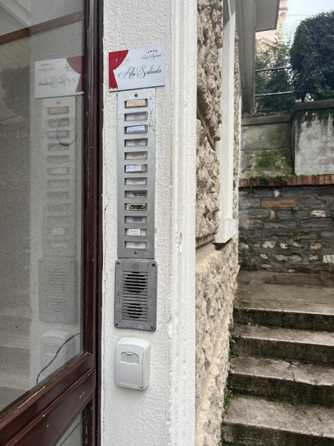 Alla Scalinata Del Teatro Rossetti Confort Suites Parcheggio Trieszt Kültér fotó