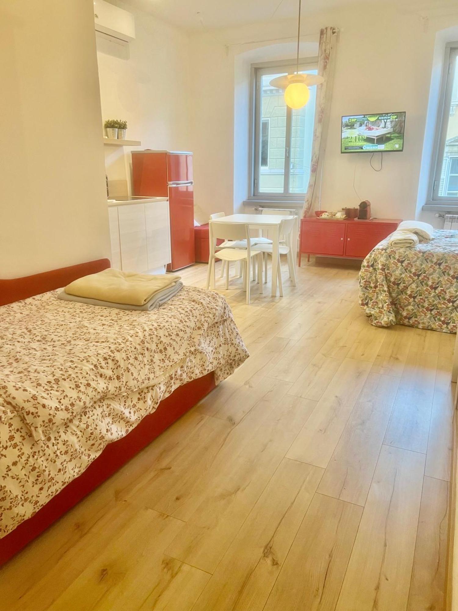 Alla Scalinata Del Teatro Rossetti Confort Suites Parcheggio Trieszt Kültér fotó